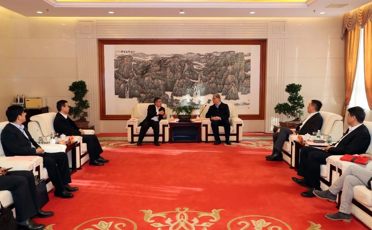 雷凡培會(huì)見(jiàn)中國(guó)船級(jí)社黨委副書記、總裁莫鑒輝一行
