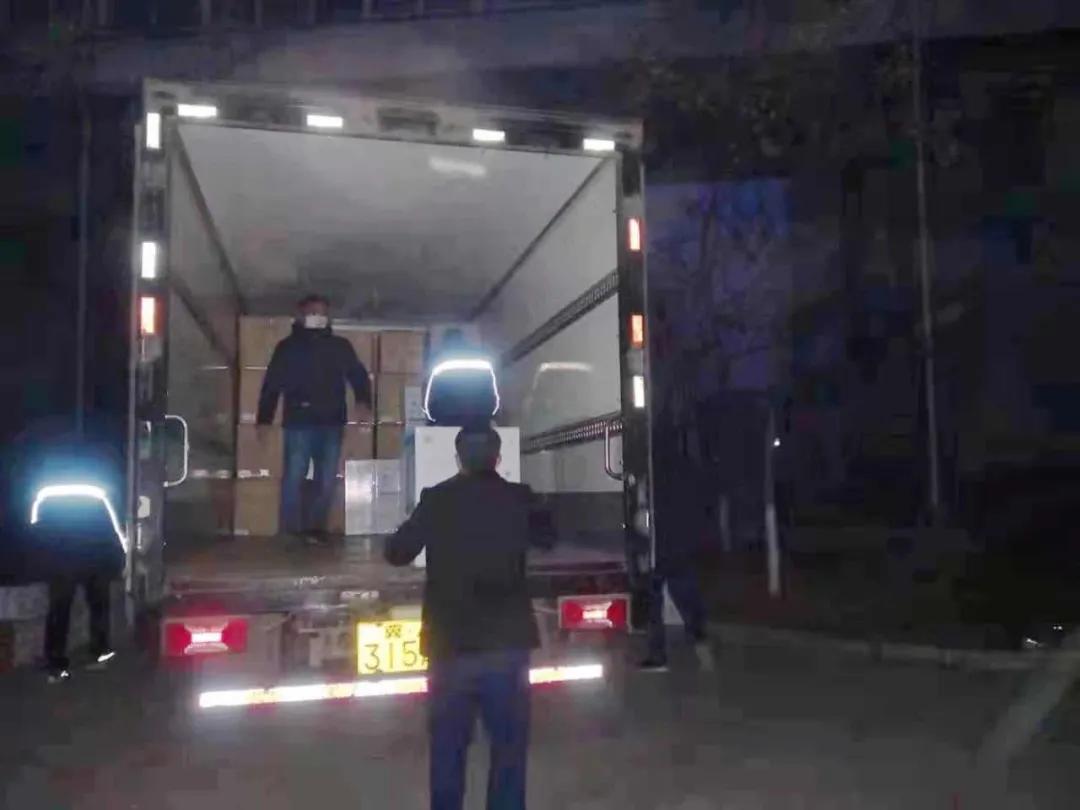 這樣深夜連續(xù)作業(yè)，已堅(jiān)持了多日